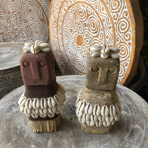COWRIE SHELLS & STONE STATUES (LARGE)